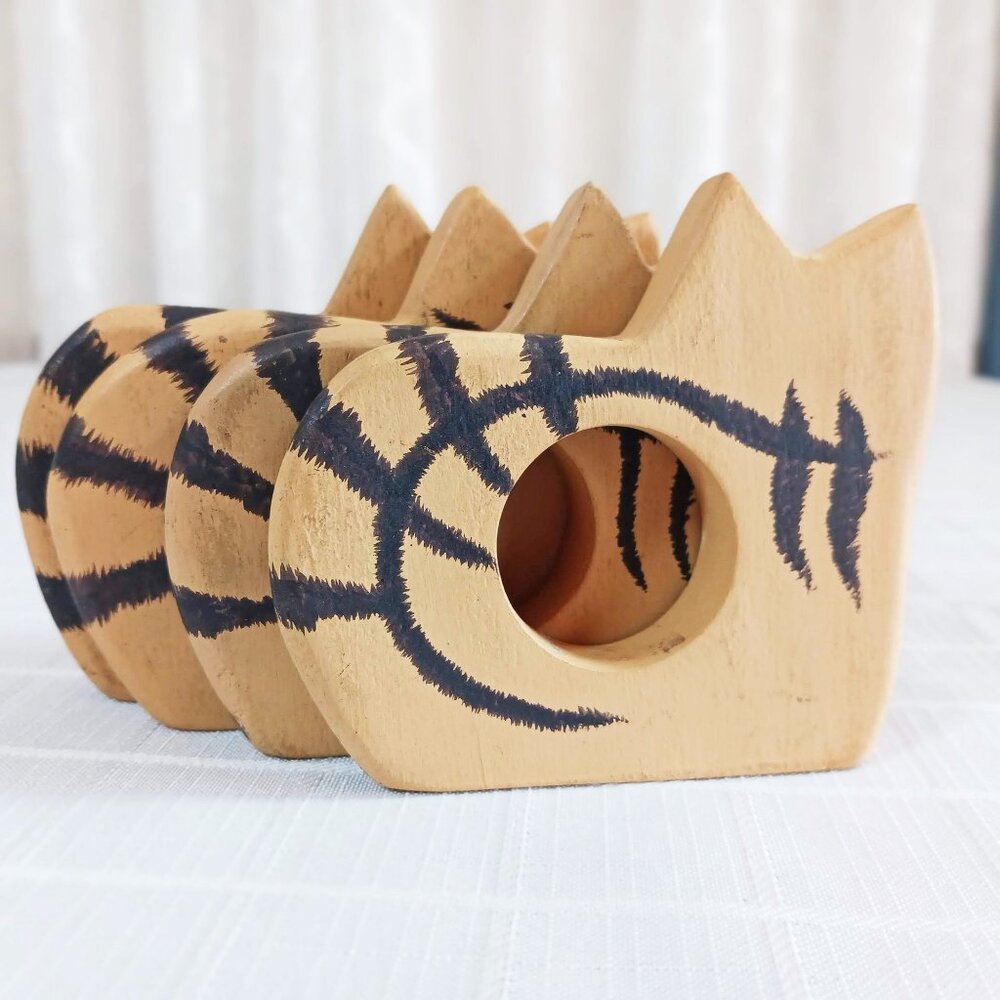 Knobler Wooden Cat Napkin Rings, Set of 4 - Picture 3 of 5